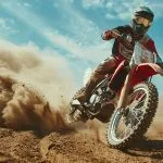 Die besten Motocross-Strecken in der DACH-Region: Wo Dreck, Adrenalin und purer Fahrspaß auf dich warten!