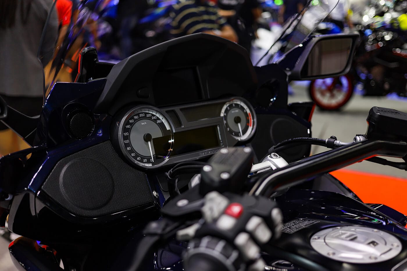 Was bringen neue Assistenzsysteme auf feuchter Straße?