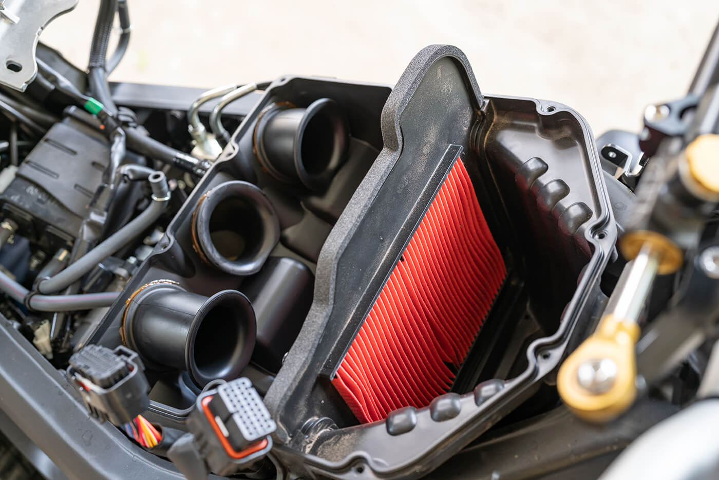 Mehr Verbrauch, weniger Druck: Was der Luftfilter am Motorrad wirklich anrichtet
