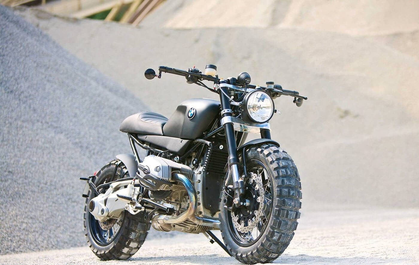 Stollenreifen auf der Straße: Die 3 größten Hürden für den perfekten Scrambler-Look (TÜV, Haftung & Klang)