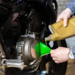 Ölwechsel selber machen: Der große Schritt-für-Schritt-Ratgeber (inkl. Altöl-Entsorgung ohne Stress)