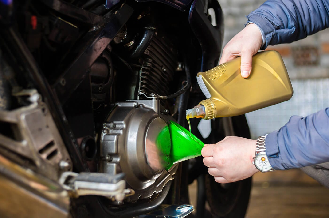 Ölwechsel selber machen: Der große Schritt-für-Schritt-Ratgeber (inkl. Altöl-Entsorgung ohne Stress)