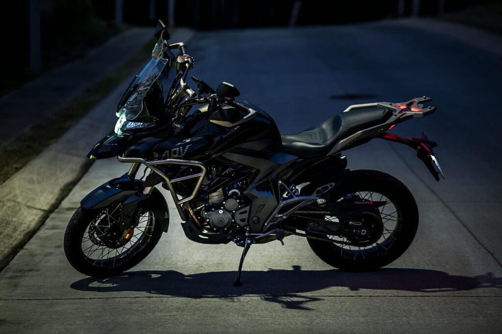 Nachtfahren mit dem Motorrad: Sicht, Müdigkeit und Wildwechsel im Griff