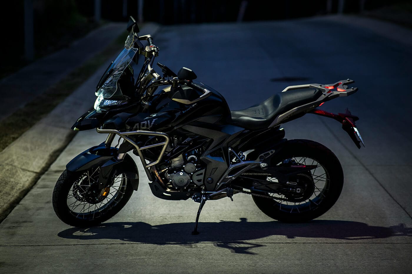 Nachtfahren mit dem Motorrad: Sicht, Müdigkeit und Wildwechsel im Griff