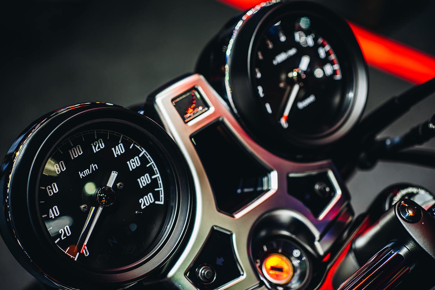 TFT-Display vs. analoger Tacho: Was das Cockpit wirklich besser macht