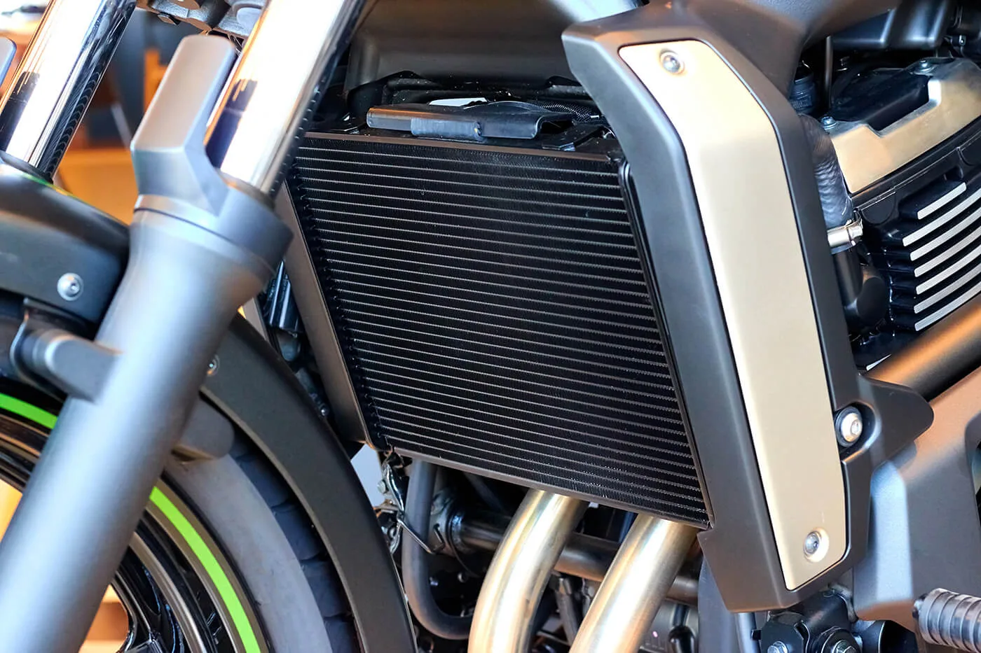 Motorrad Kühlflüssigkeit wechseln: Welches Mittel ist das richtige - und warum die Farbe lügt