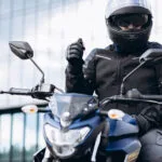 Wie du dein Motorrad vor Winterdiebstahl schützt: Die 5-Stufen-Strategie für Garage und Laternenparker