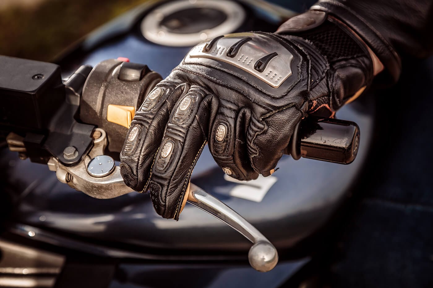 Motorradhandschuhe: Der Guide für Sommer, Winter und Regen