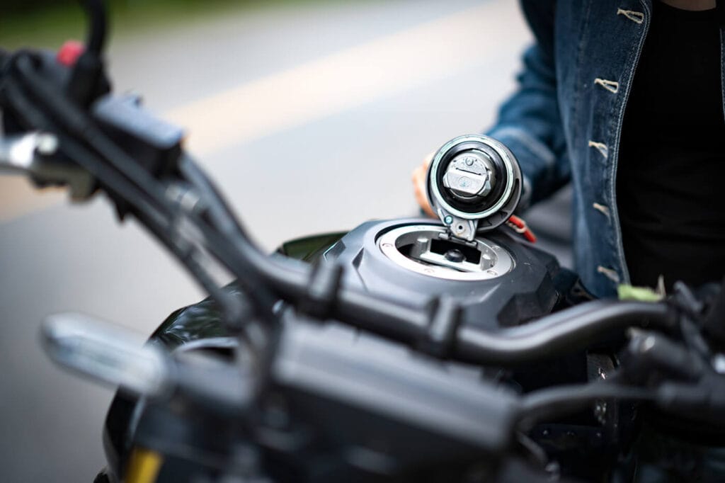 E10 Motorrad tanken: Was erlaubt ist, was Pflicht ist - klar erklärt