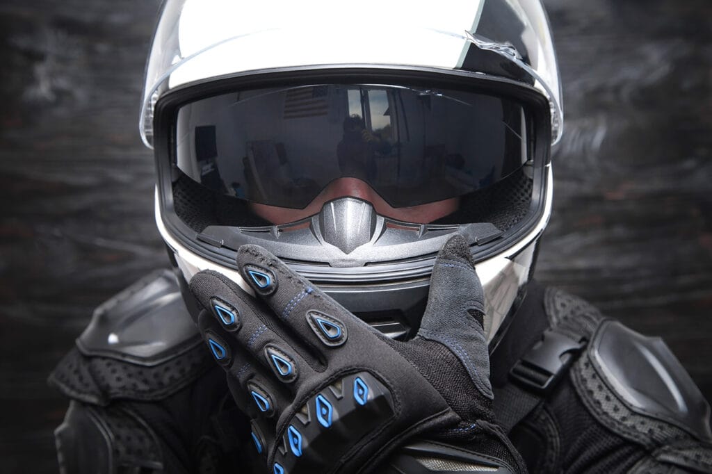 Frühlingssonne: Getöntes Visier, Sonnenbrille oder Photochrom – was funktioniert im März 2026 wirklich?