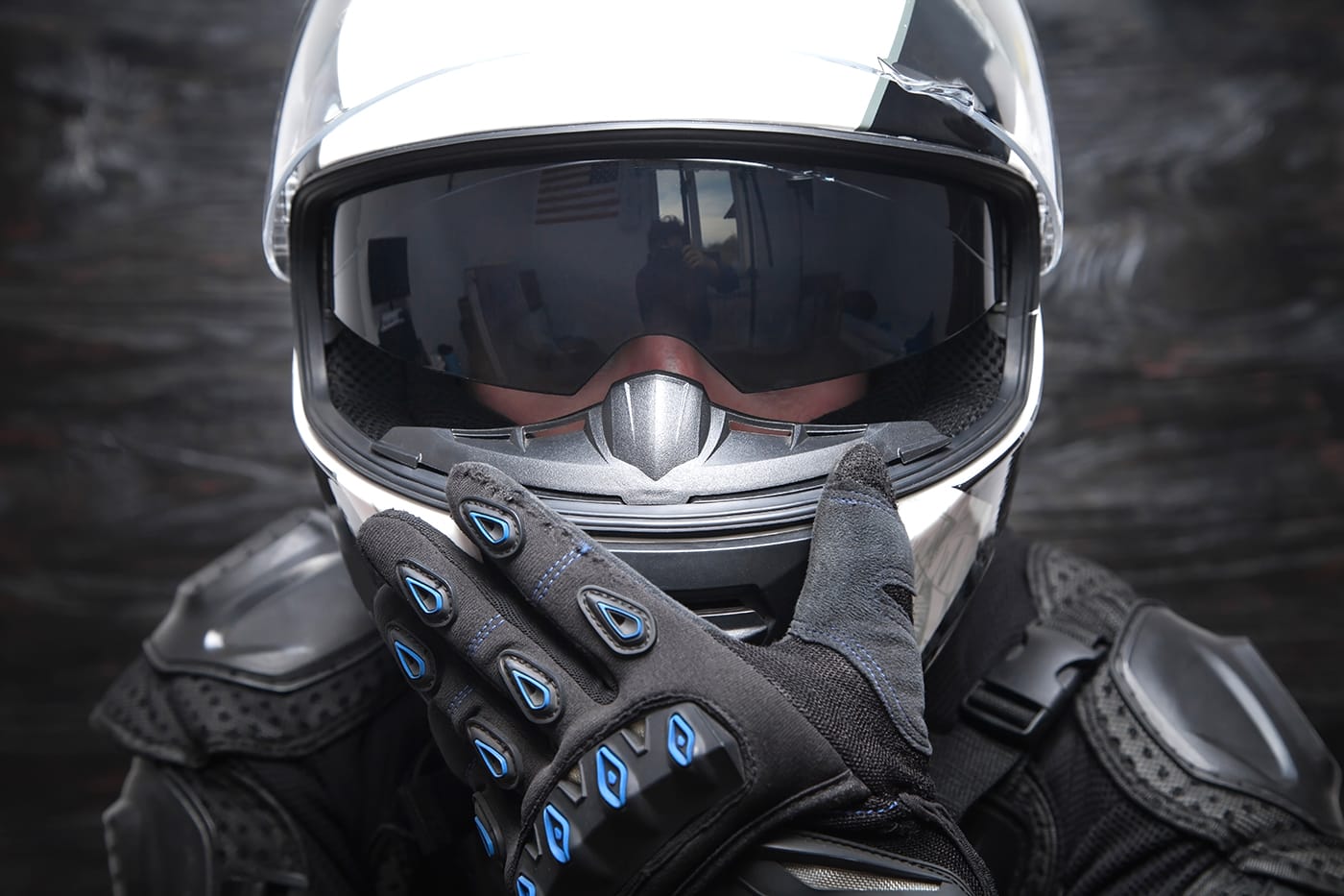 Frühlingssonne: Getöntes Visier, Sonnenbrille oder Photochrom – was funktioniert im März 2026 wirklich?