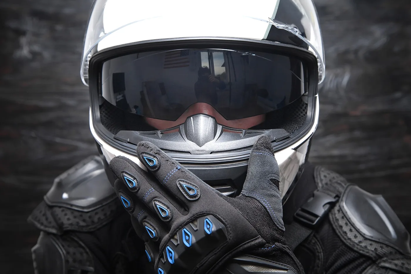 Frühlingssonne: Getöntes Visier, Sonnenbrille oder Photochrom – was funktioniert im März 2026 wirklich?