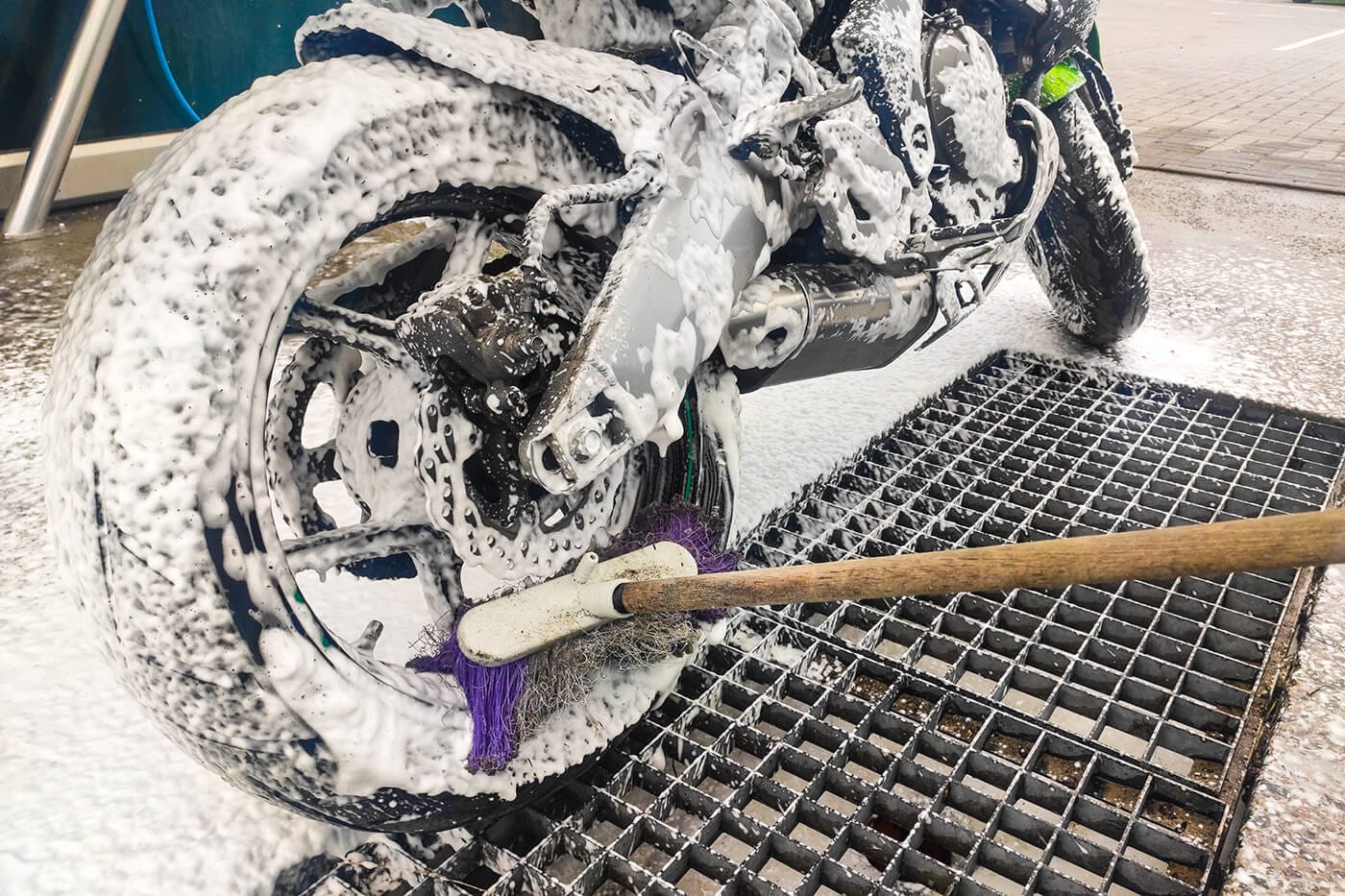 Motorrad richtig waschen: Schritt für Schritt ohne teure Schäden