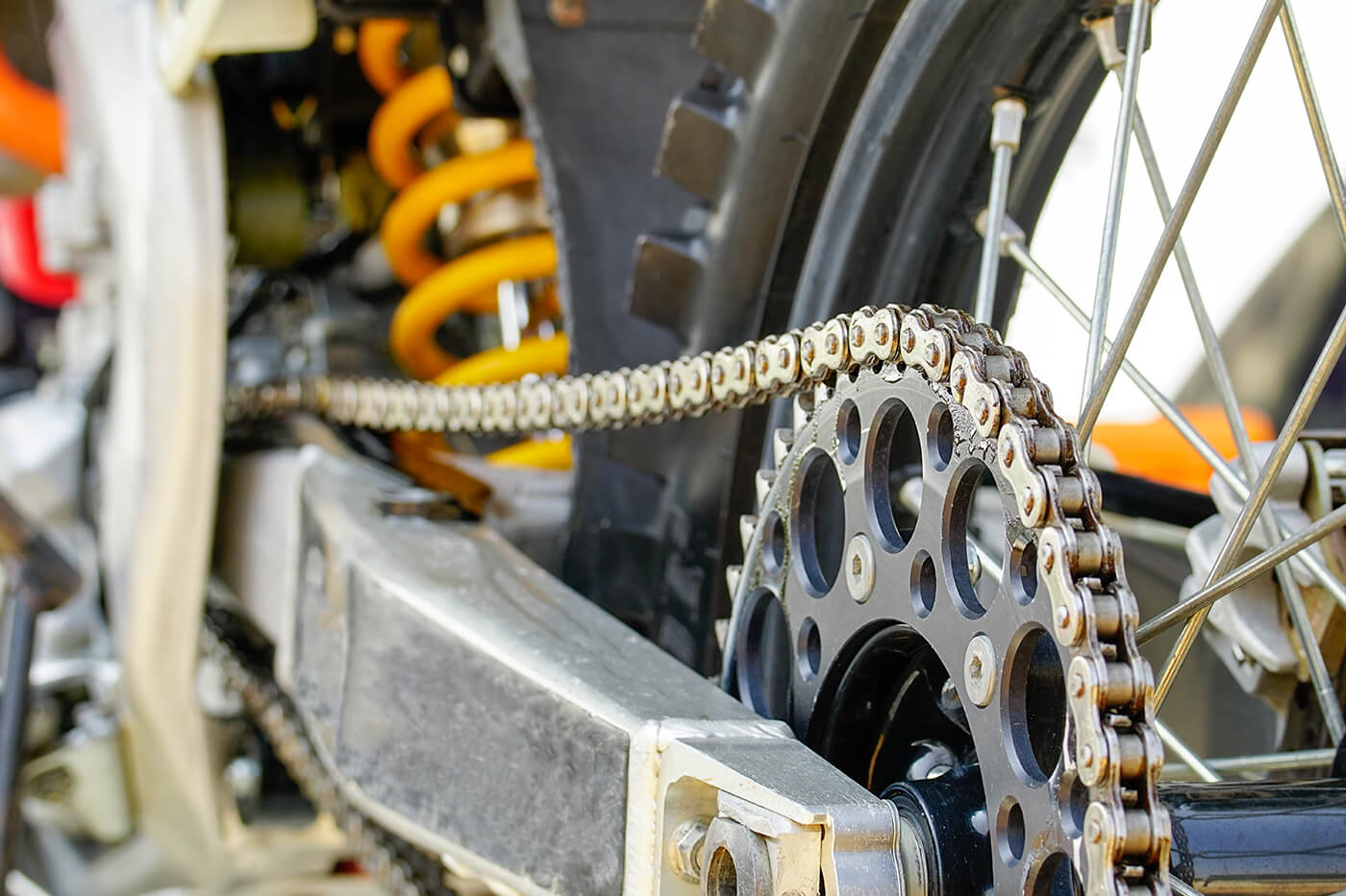 Warum eine neue Motorradkette schon nach 500 Kilometern durchhängt