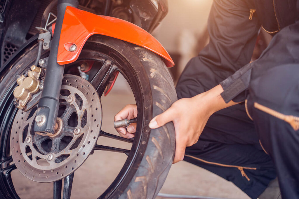 Vor jeder Fahrt oder einmal im Monat? In der Honda-Anleitung steht beim Reifendruck beides