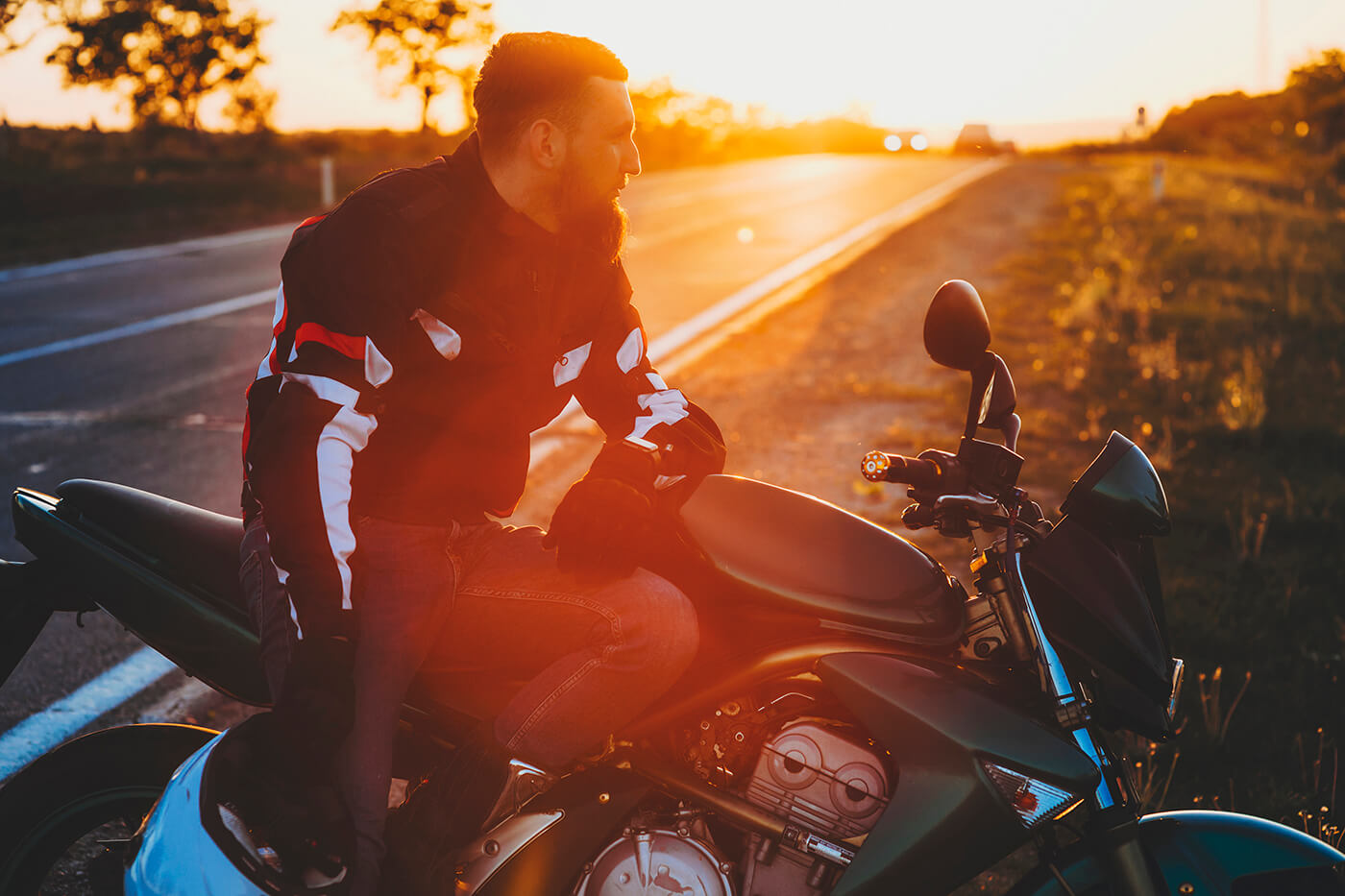 Nicht die Motorradjacke ist schuld - dein T-Shirt kühlt dich aus