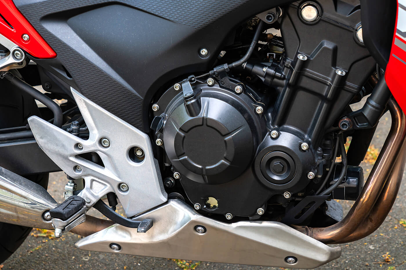 Der Benzinschlauch hat bei Kawasaki und Suzuki ein Ablaufdatum