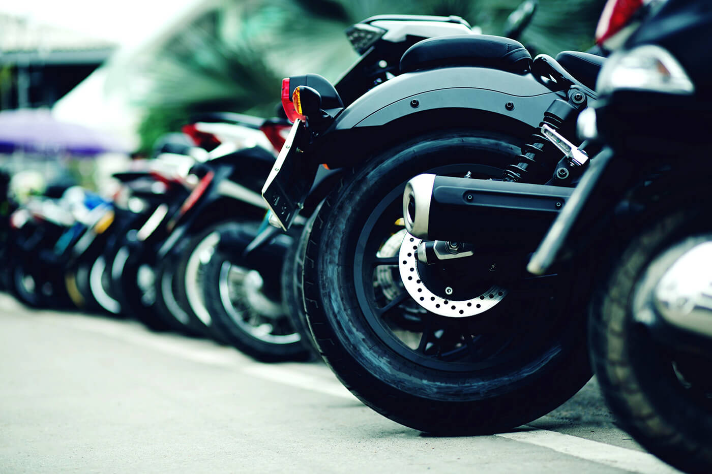 Neue Motorräder je 100 Autos: Die Schweiz kam 2025 auf 20, Deutschland nicht einmal auf sechs