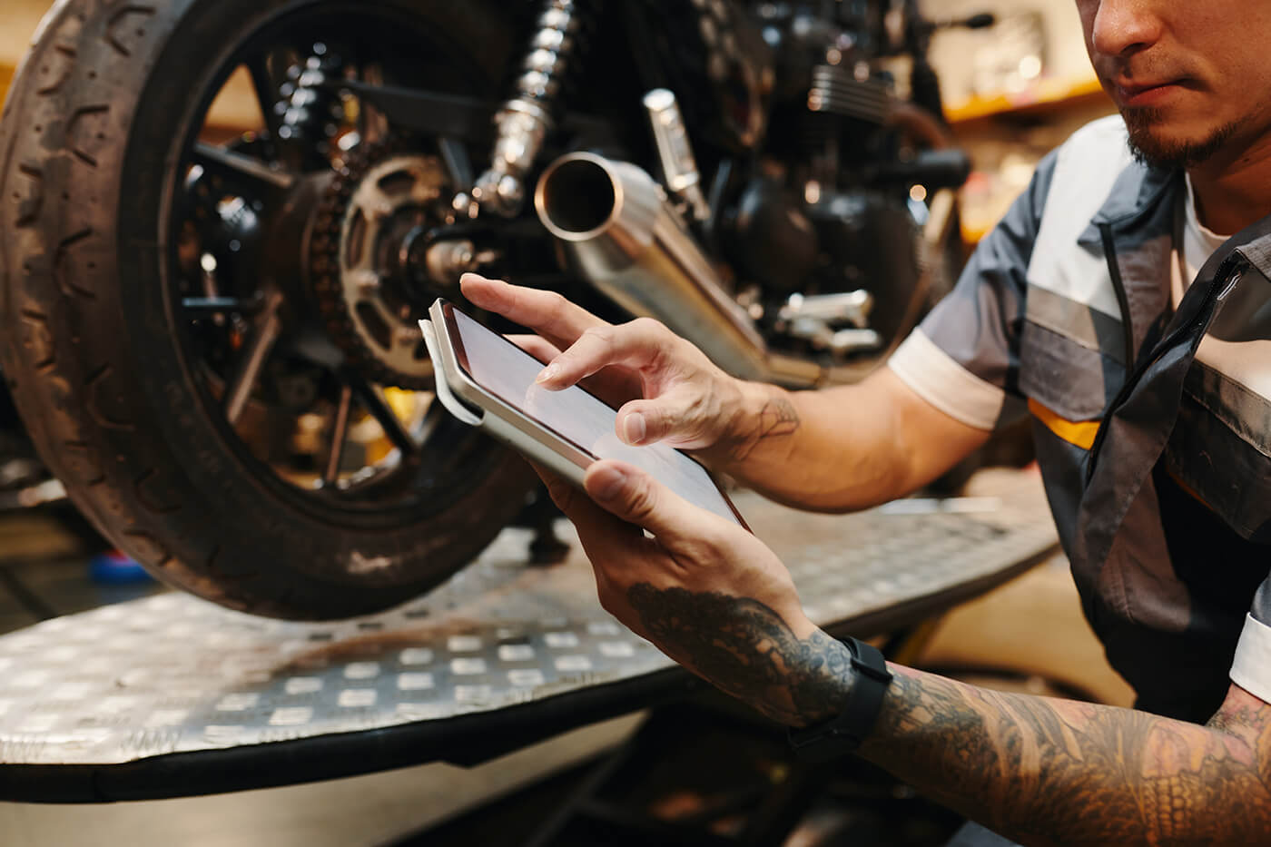 Motorrad zur HU: Was mitkommt, was der Prüfer macht, was danach passiert