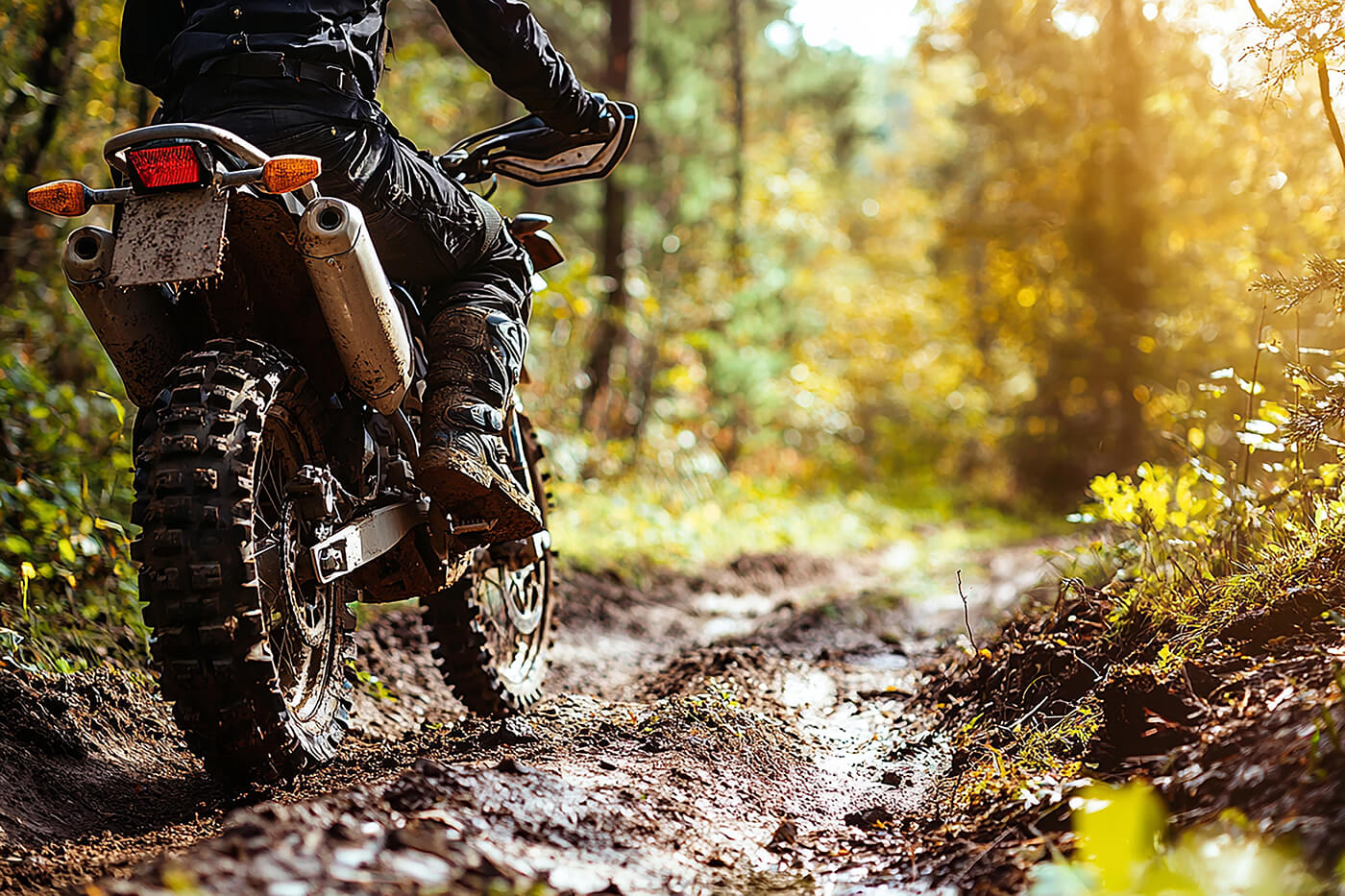 Motorrad auf Privatgelände: Ohne Kennzeichen entscheidet der Zaun
