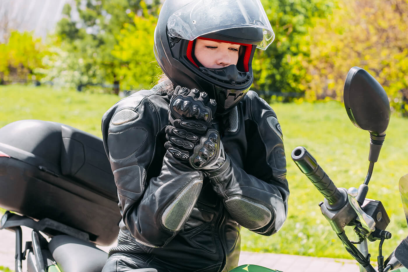 Beheizbare Motorradhandschuhe mit Akku: Die Stufe entscheidet, wie lange sie heizen