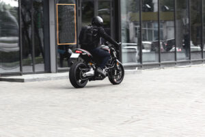 Kalorienverbrauch beim Motorradfahren: mehr als im Auto, weniger als beim Spazierengehen