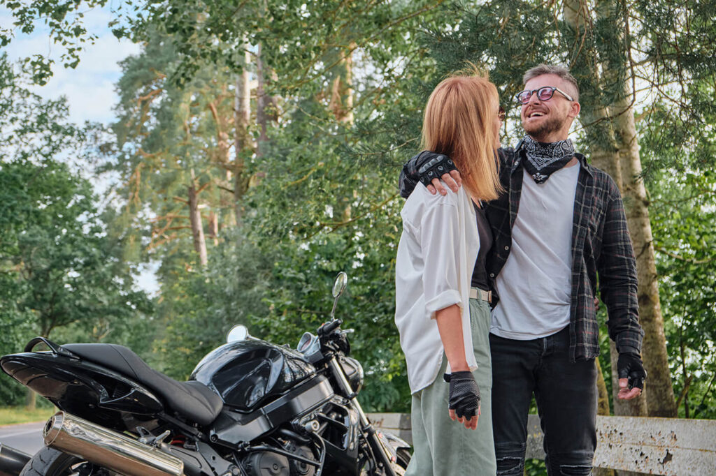 Welche Geschenke für Motorradfahrer passen, wenn du die Helmgröße nicht kennst