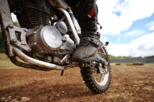 Motorradstiefel reinigen und einlagern, damit sie im Frühjahr nicht steif sind