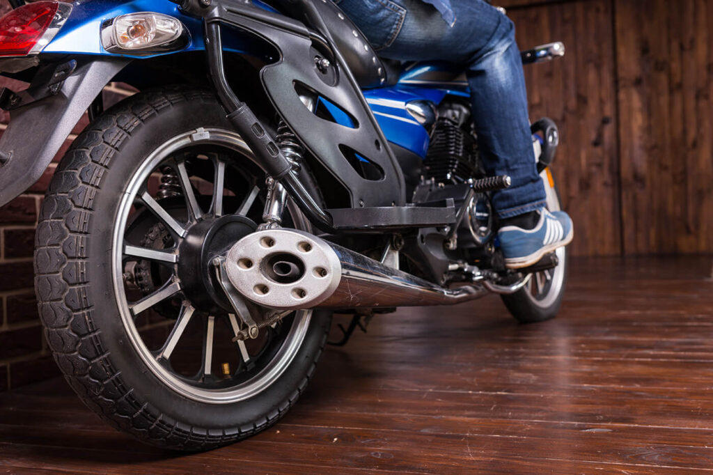 Braucht dein Motorrad im Winterlager eine Reifenhülle?