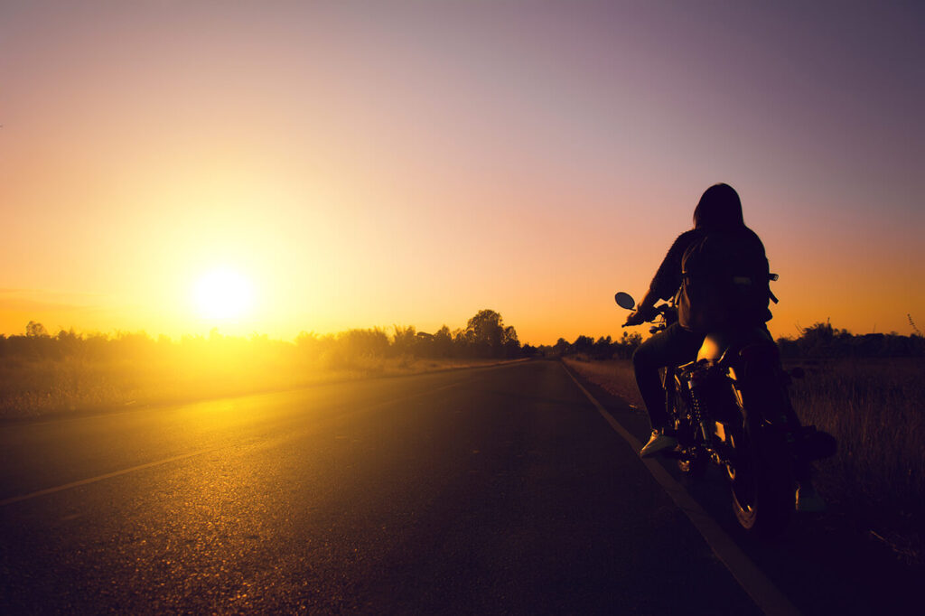 Tiefstehende Sonne im Herbst: Die Blendung steht jetzt da, wo du die Straße liest
