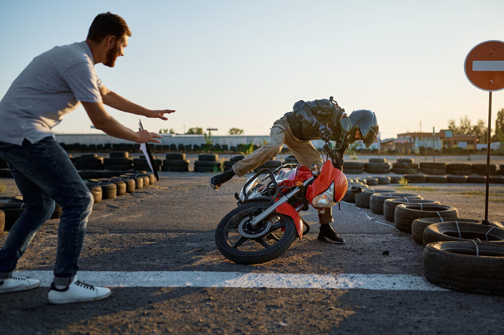 Besser auf dem Übungsplatz umfallen: Was ein Fahrsicherheitstraining am Motorrad wirklich bringt