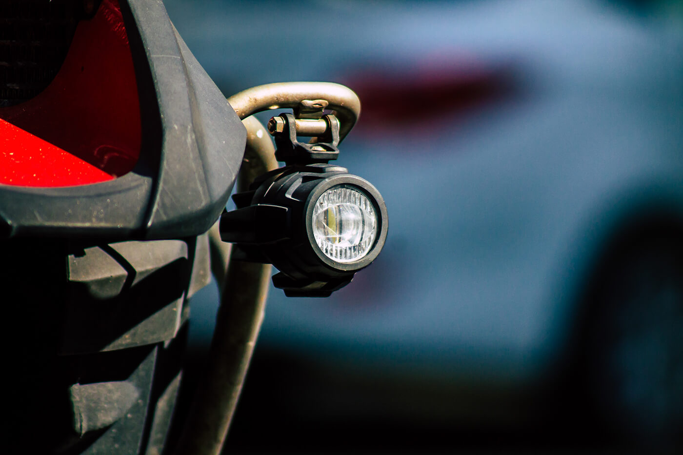 Zusatzscheinwerfer am Motorrad: Was wirklich mehr sieht - und was nur die anderen blendet