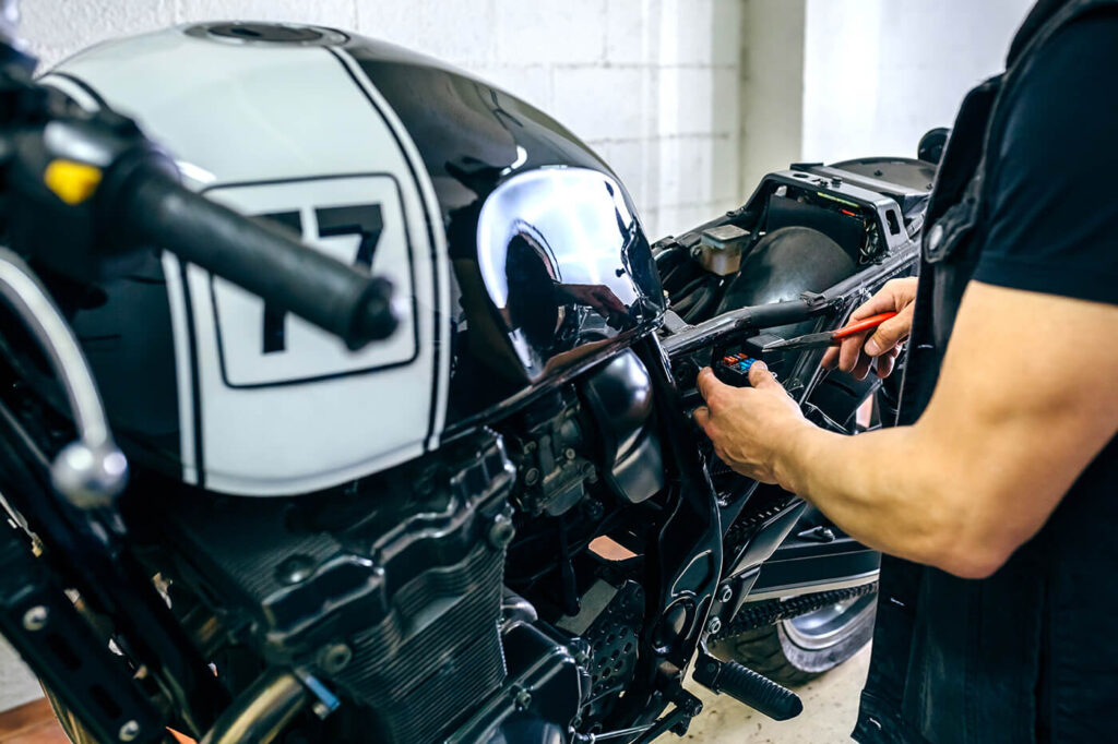 Sicherungen am Motorrad: Was die Farben bedeuten - und der eine Fehler, der Kabelbrand auslöst