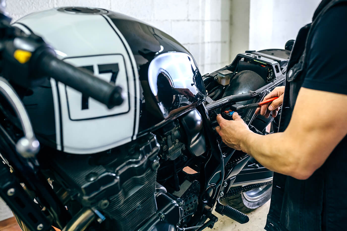 Sicherungen am Motorrad: Was die Farben bedeuten - und der eine Fehler, der Kabelbrand auslöst
