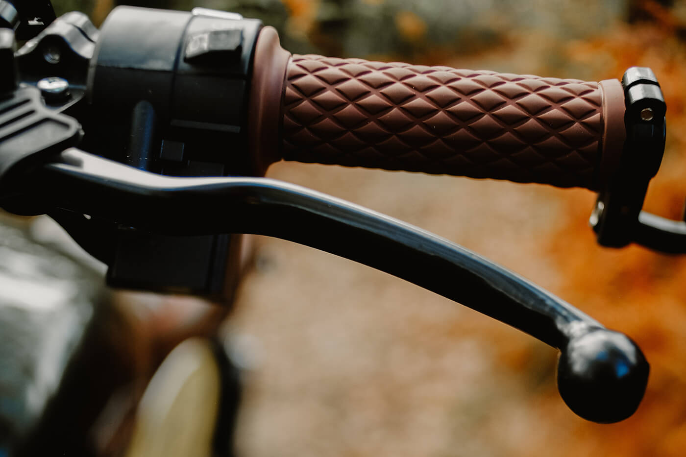 Motorradgriffe wechseln: der Griff, der sich in der Hand dreht