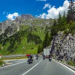 Alpenpässe für Anfänger: 5 einfache Routen in Österreich & der Schweiz (ohne Stress & Maut-Fallen)