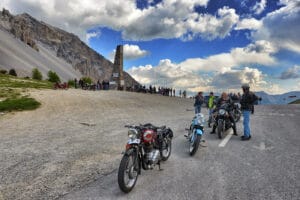 Gruppenfahren Motorrad: Formation, Versetztfahren, Regeln