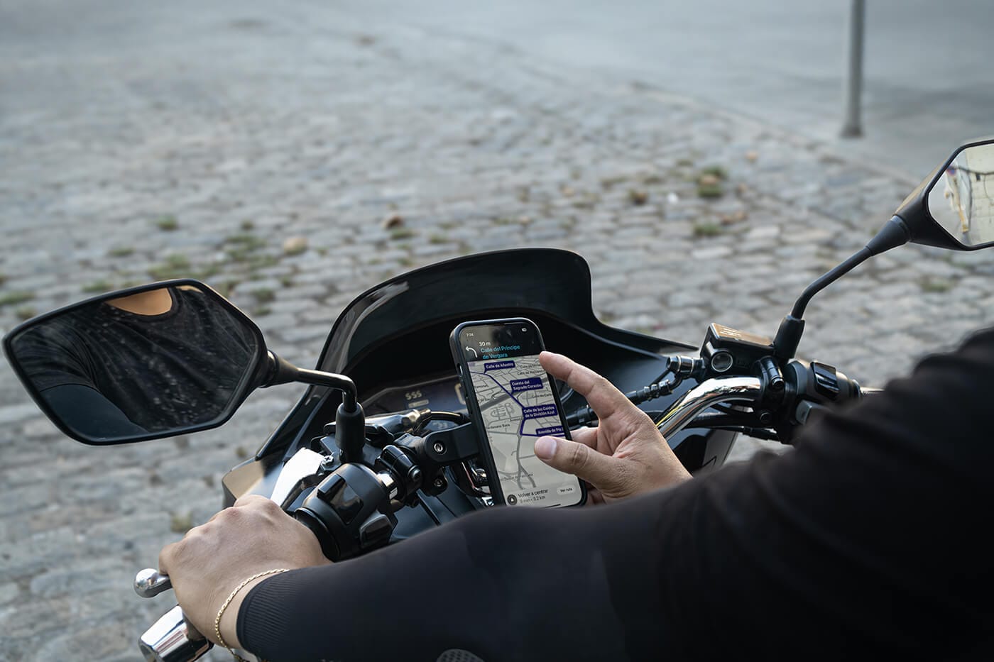 Handyhalterung fürs Motorrad mit Vibrationsschutz: So bleibt deine Kamera heil