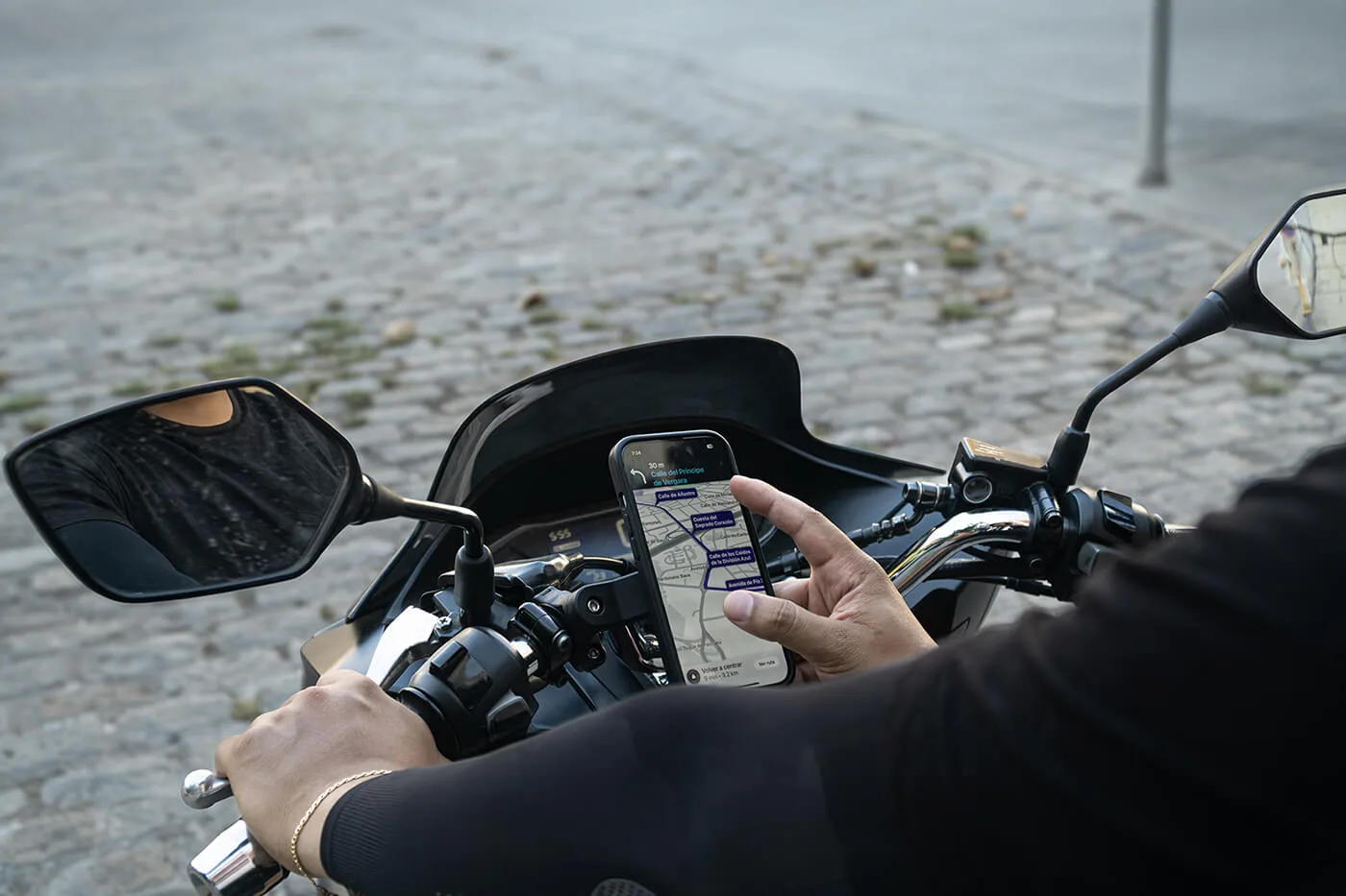 Handyhalterung fürs Motorrad mit Vibrationsschutz: So bleibt deine Kamera heil