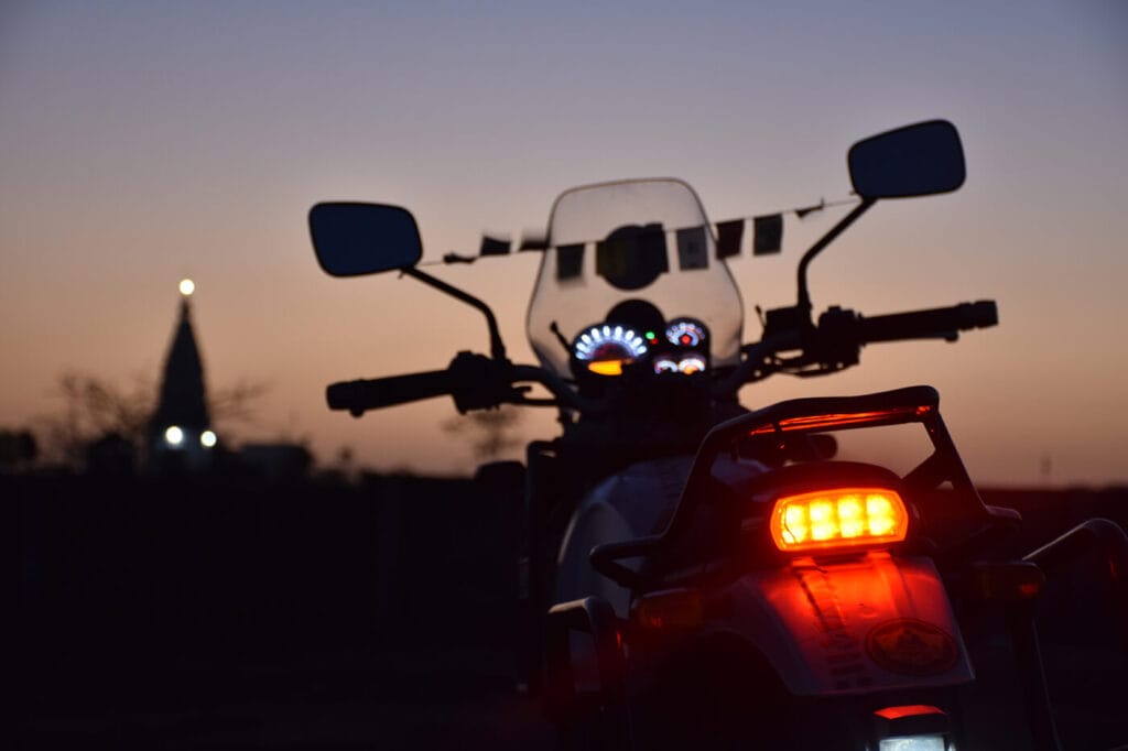 Adaptive Scheinwerfer am Motorrad: Spielerei oder sinnvolle Unterstützung?