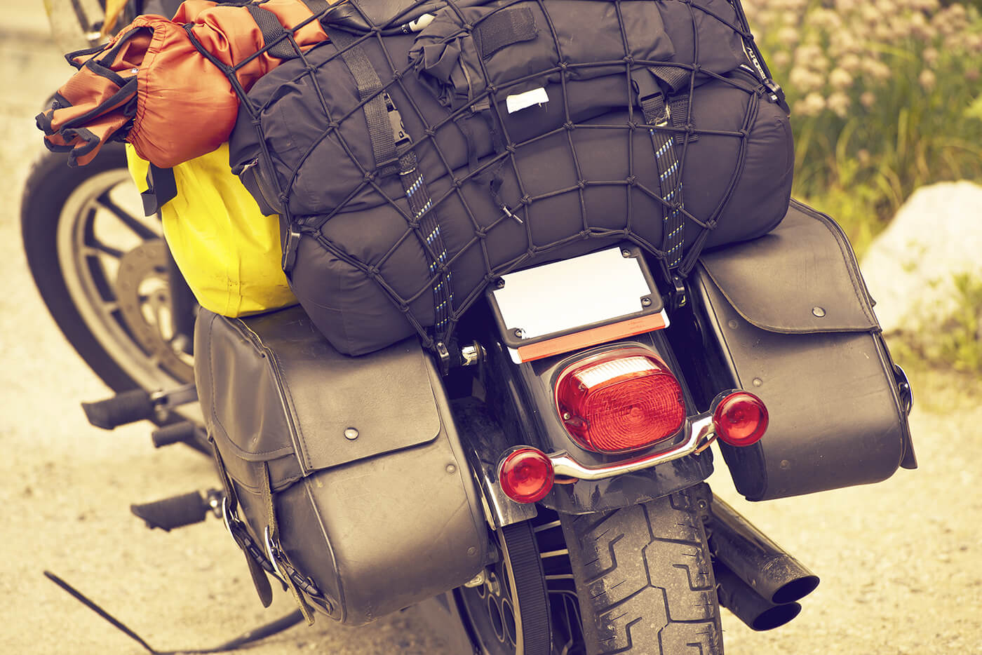 Hecktasche und Gepäckrolle fürs Motorrad: Wasserdicht packen für die Tour
