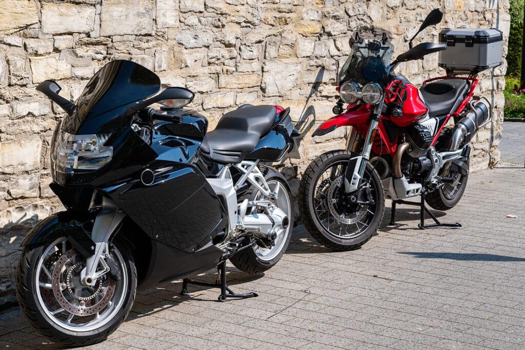 Naked Bike, Sporttourer oder Reiseenduro