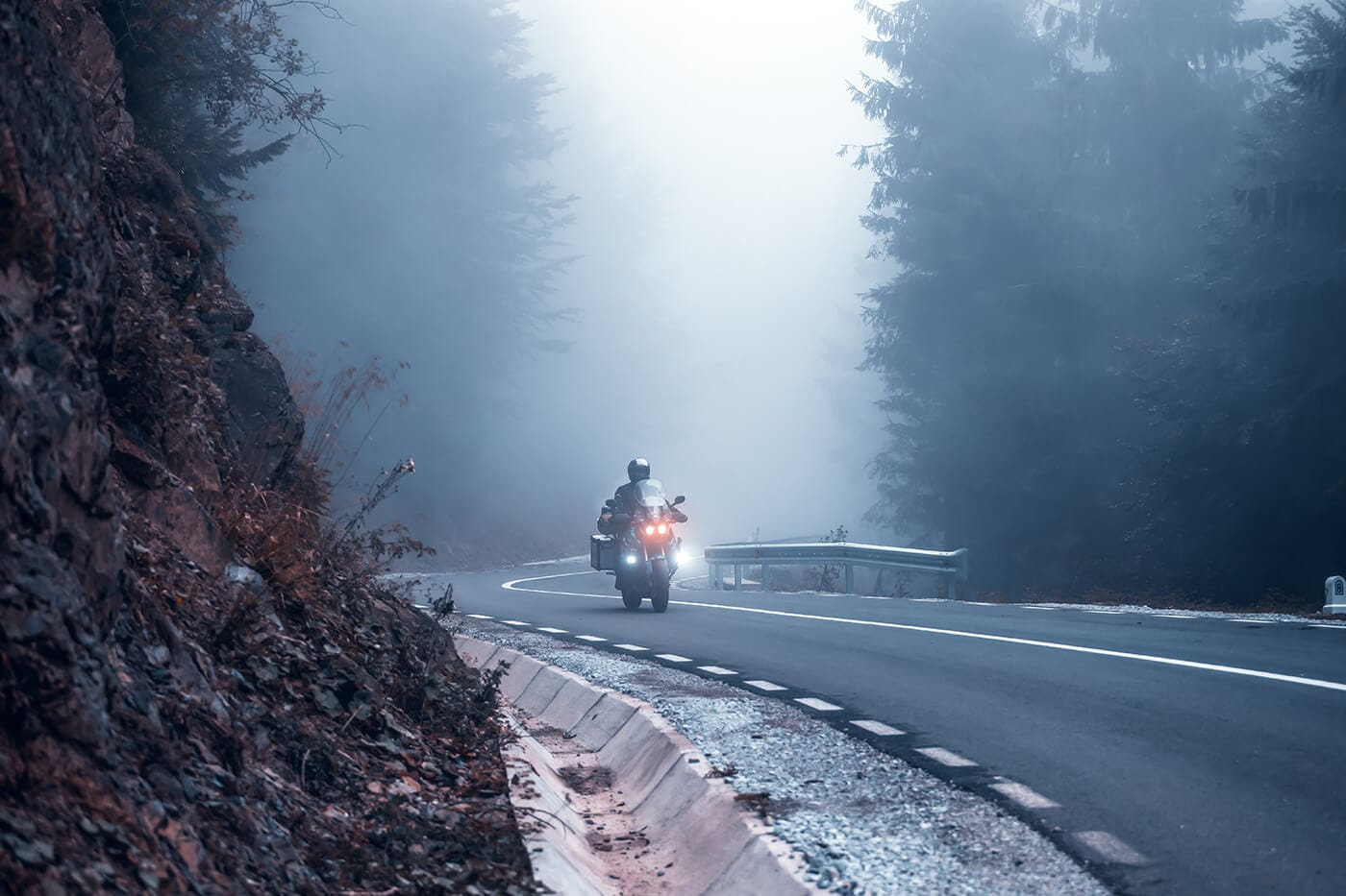 Salz auf der Straße: Wie du dein Motorrad schützt, wenn du im Winter fahren musst (Der Anti-Rost-Plan)