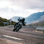 Die erste Kurvenjagd im März: Warum kalter Asphalt dein größter Feind ist - und wie du oben bleibst